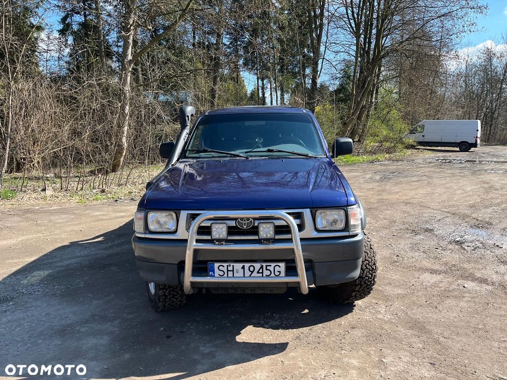 Toyota Hilux 4WD SR5 - 2