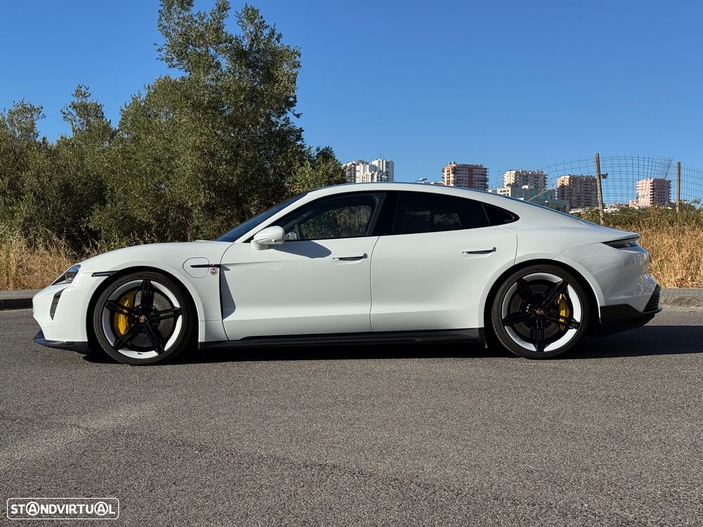 Porsche Taycan Turbo S - 8