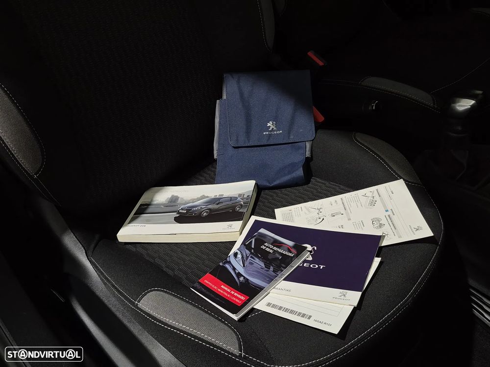Peugeot 208 1.2 PureTech Style - 28