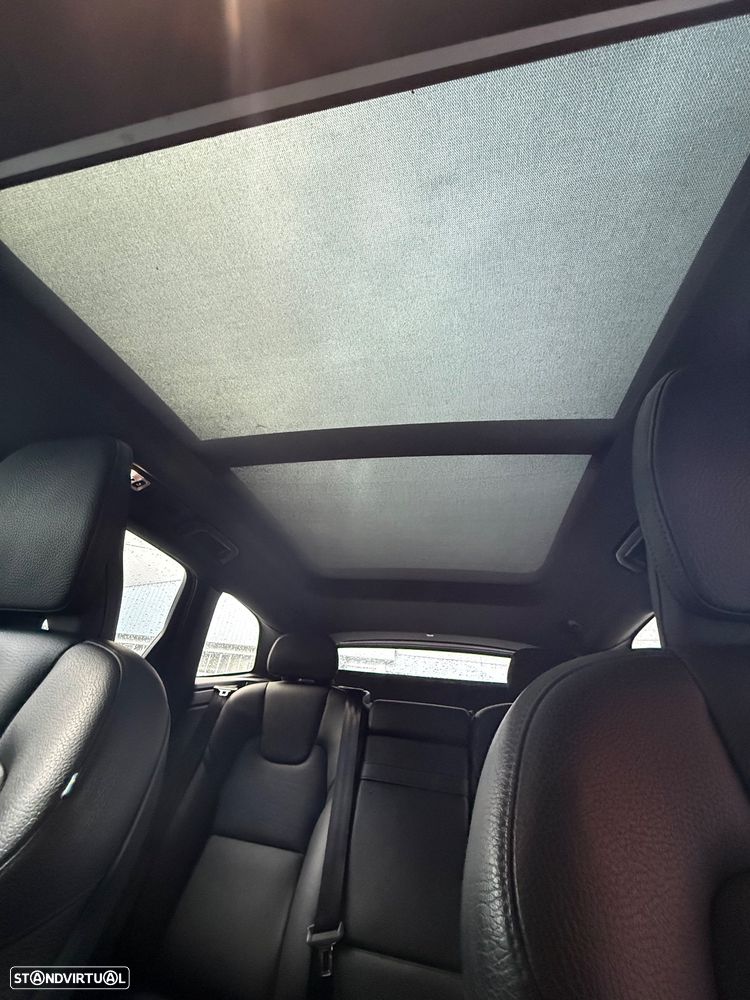 Volvo XC 60 2.0 T8 PHEV R-Design AWD - 17