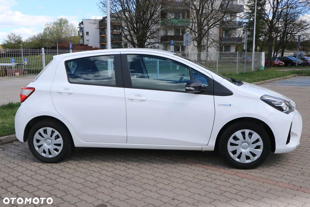Toyota Yaris Hybrid 100 Active EU6 - 4