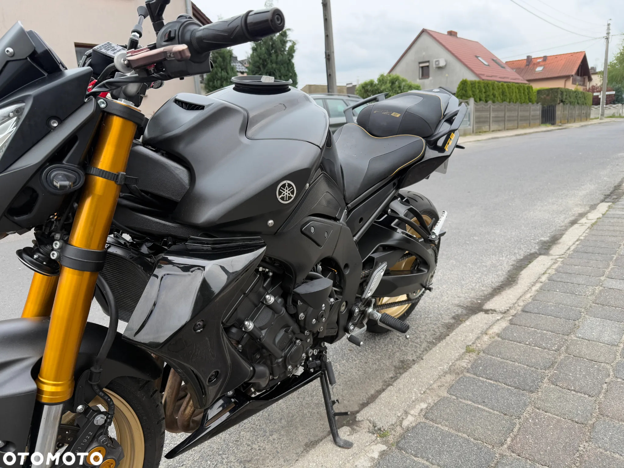 Yamaha FZ8 - 13