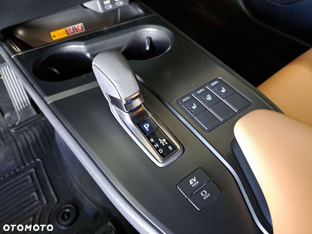 Lexus UX - 27
