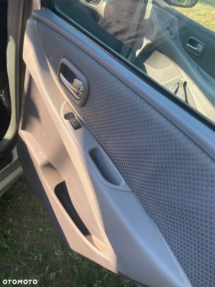 Nissan Almera - 17