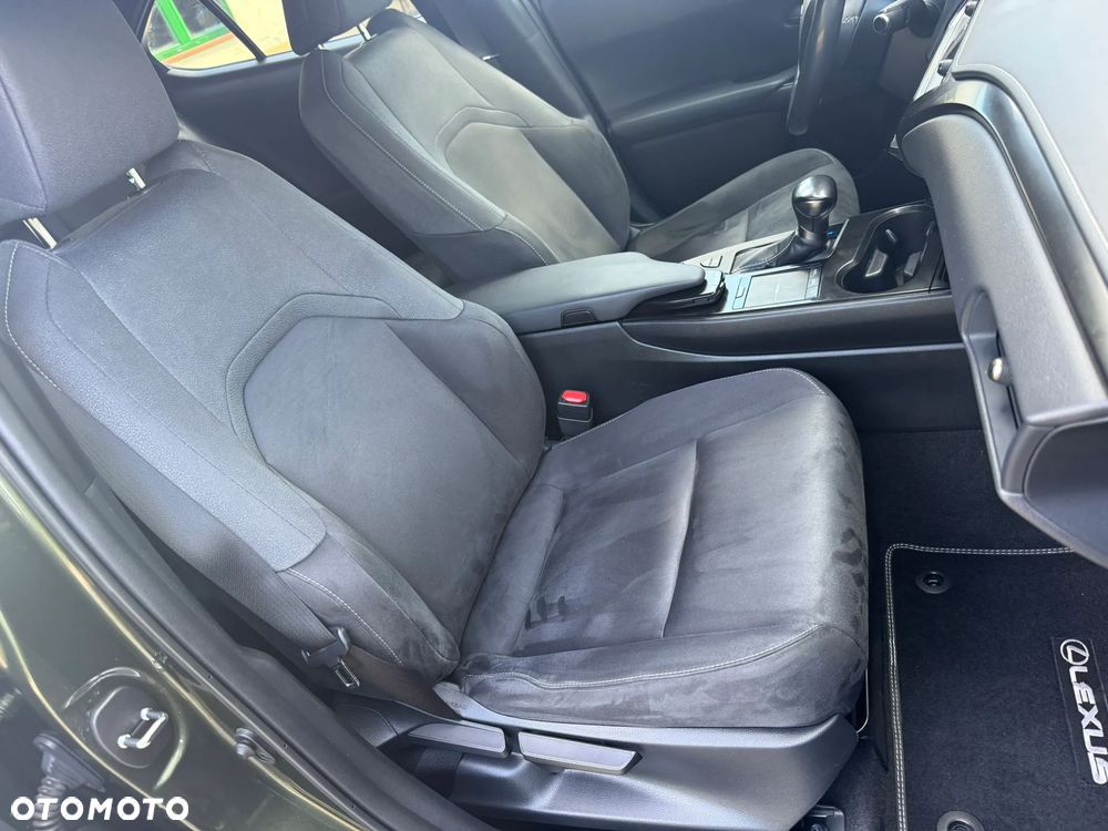 Lexus UX 250h F Sport 2WD - 39