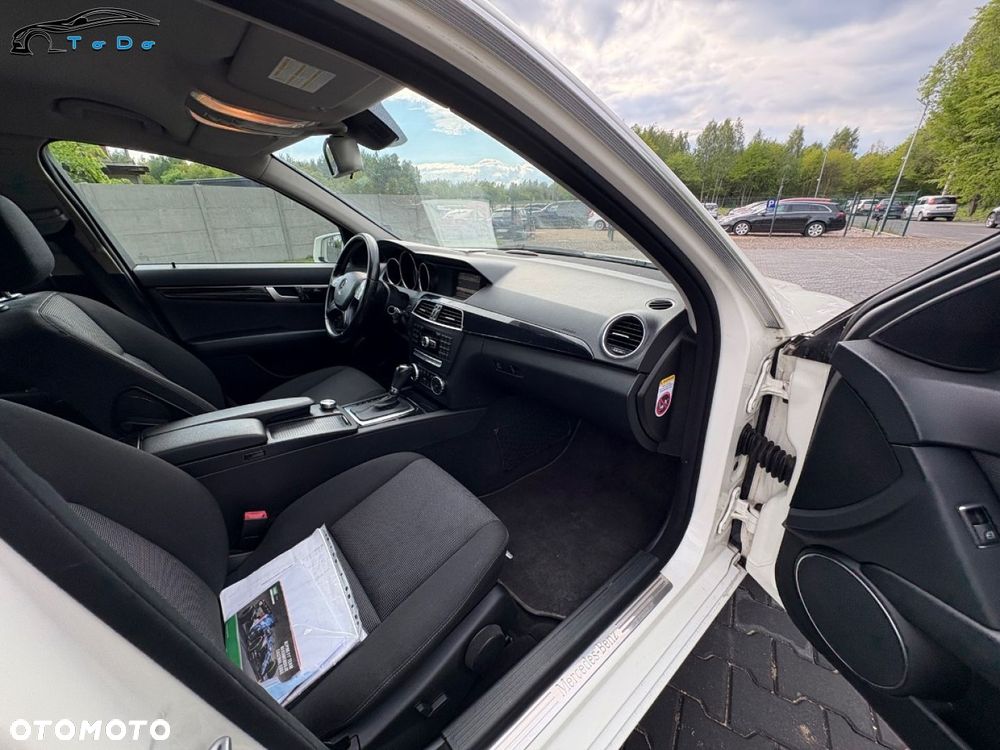 Mercedes-Benz Klasa C 200 CDI DPF (BlueEFFICIENCY) 7G-TRONIC - 28