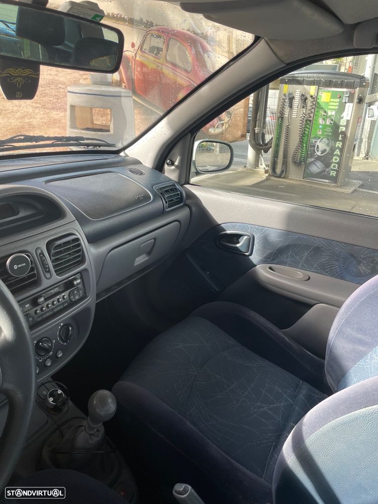 Renault Clio 1.6 Si - 9