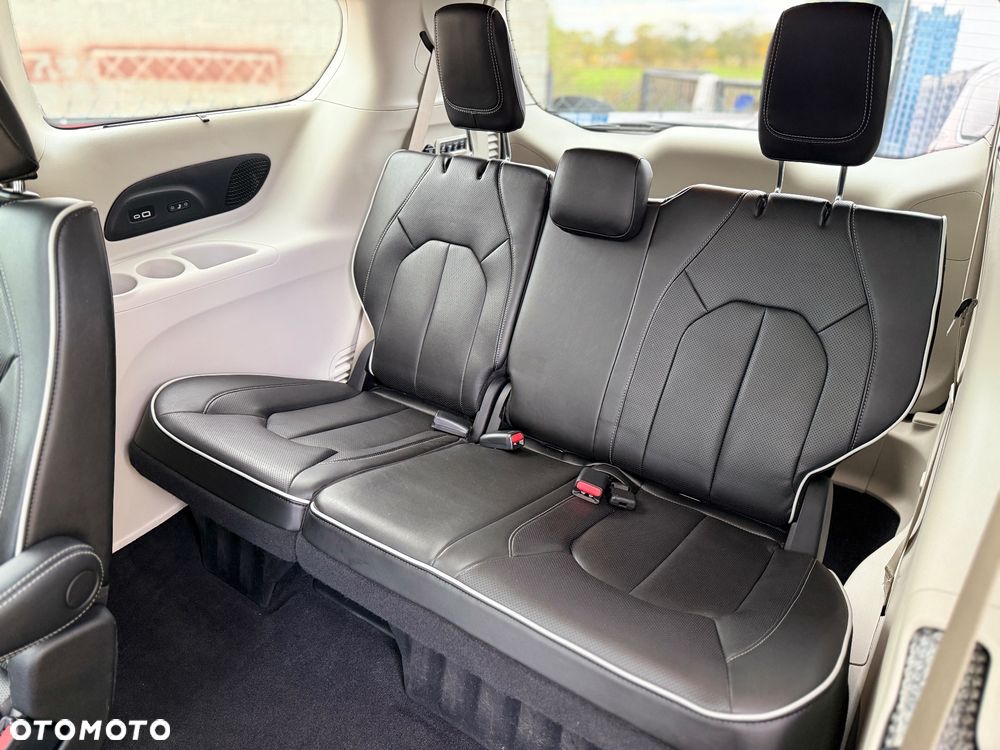 Chrysler Pacifica - 36