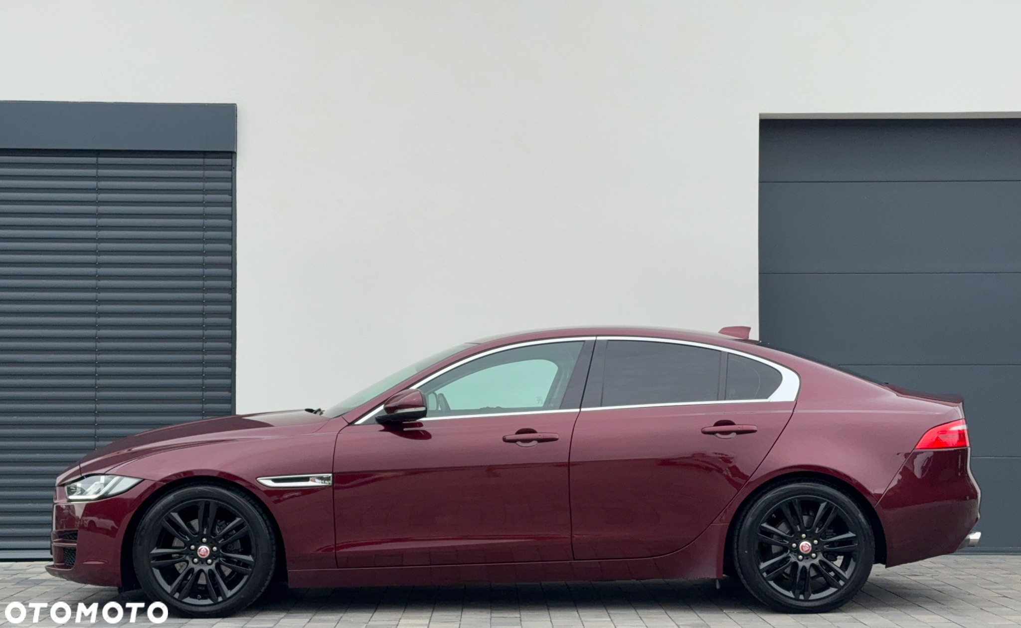 Jaguar XE 2.0 D Prestige - 4
