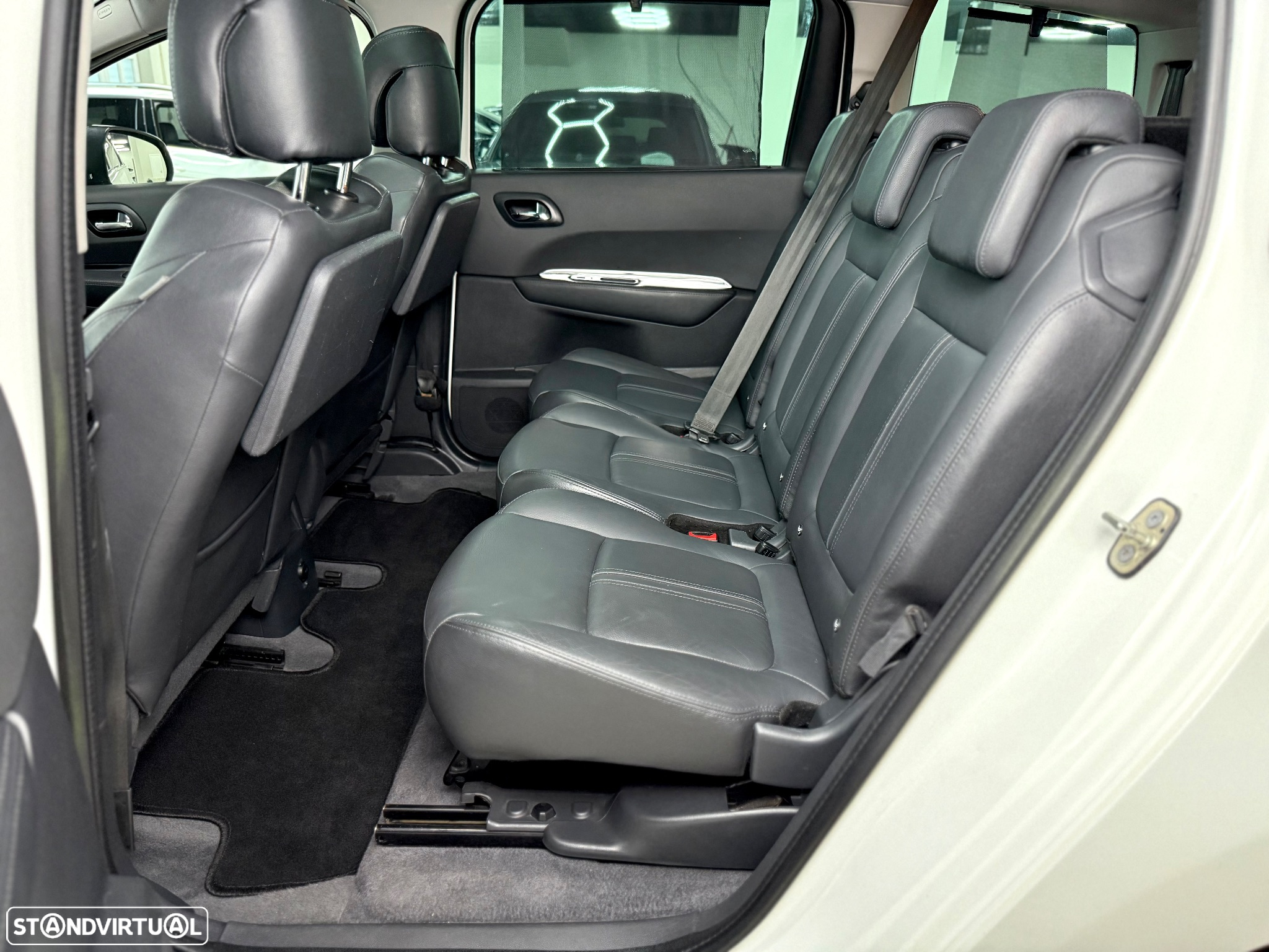 Peugeot 5008 1.6 E-HDi 7L Allure 2-Tronic - 17