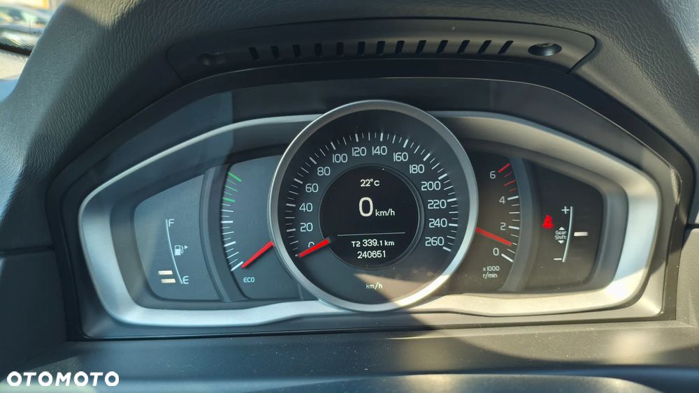 Volvo V70 D2 Momentum - 12