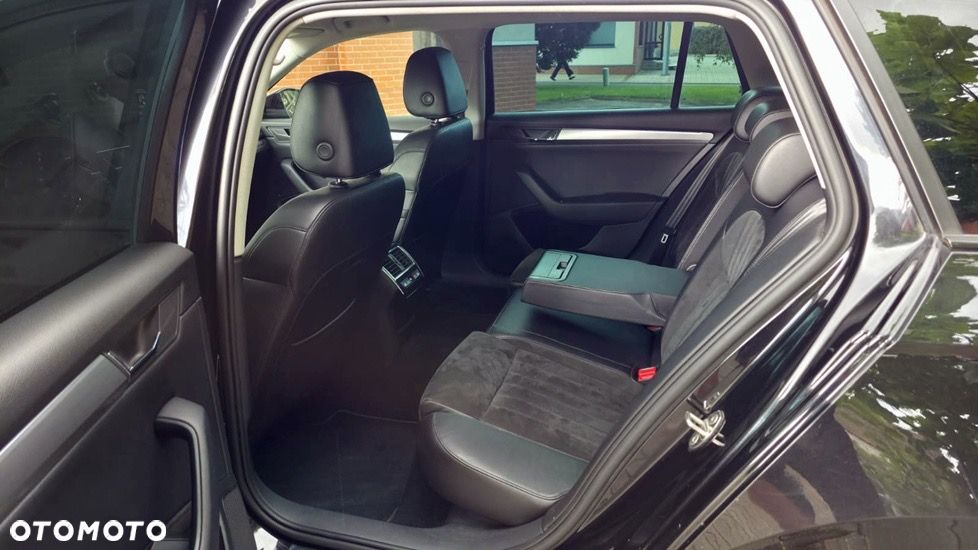 Skoda Superb 2.0 TDI Sportline DSG - 17