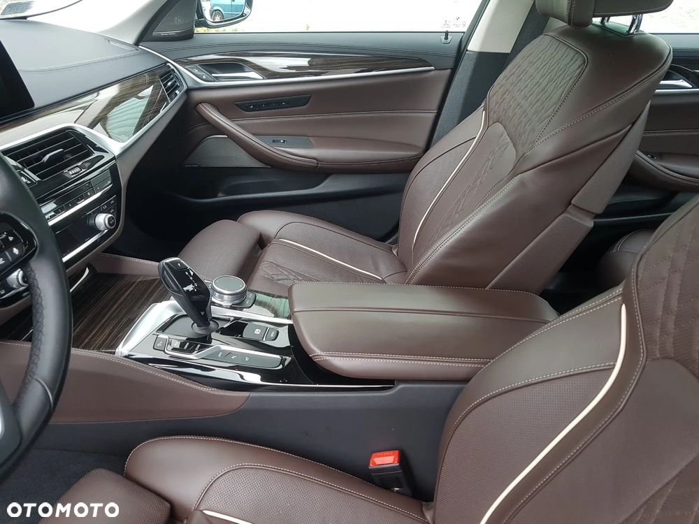 BMW Seria 5 530e iPerformance xDrive Luxury Line - 32