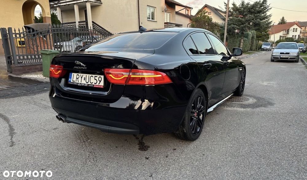 Jaguar XE 2.0 D R-Sport - 10