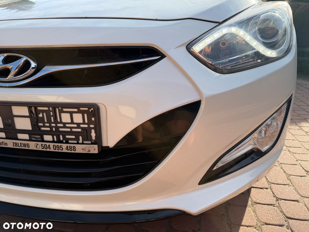 Hyundai i40 Kombi blue 1.6 Family - 10