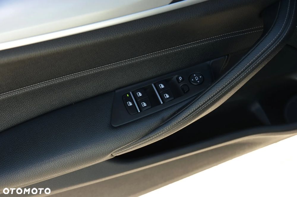 BMW Seria 5 520d Sport Line - 25