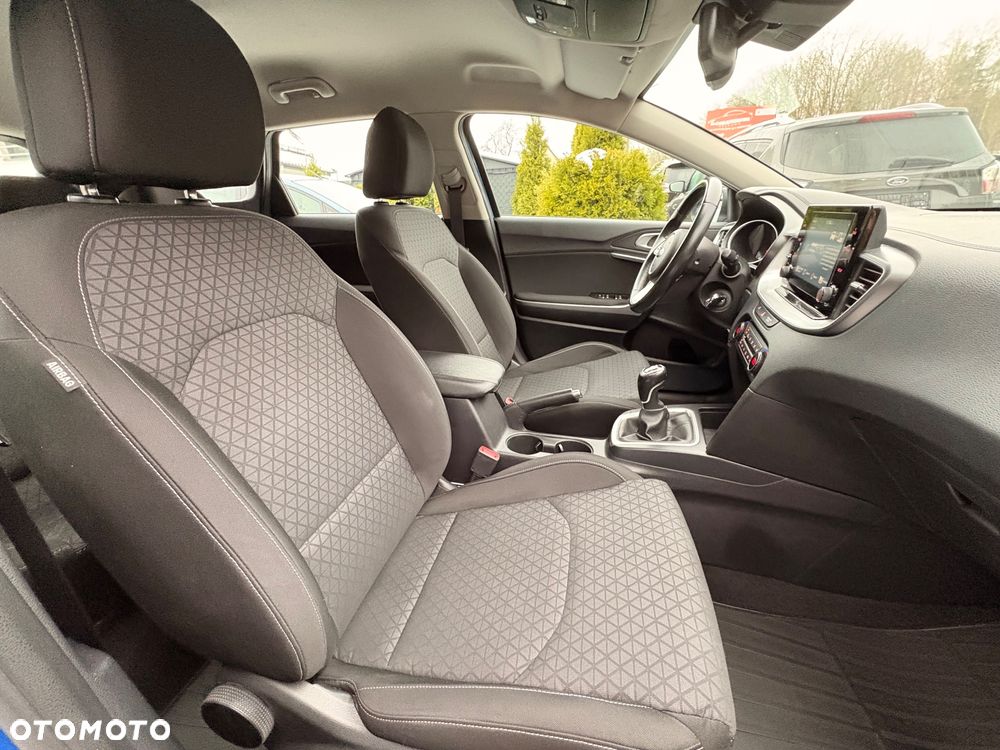 Kia Ceed 1.5 T-GDI Business Line Plus - 27