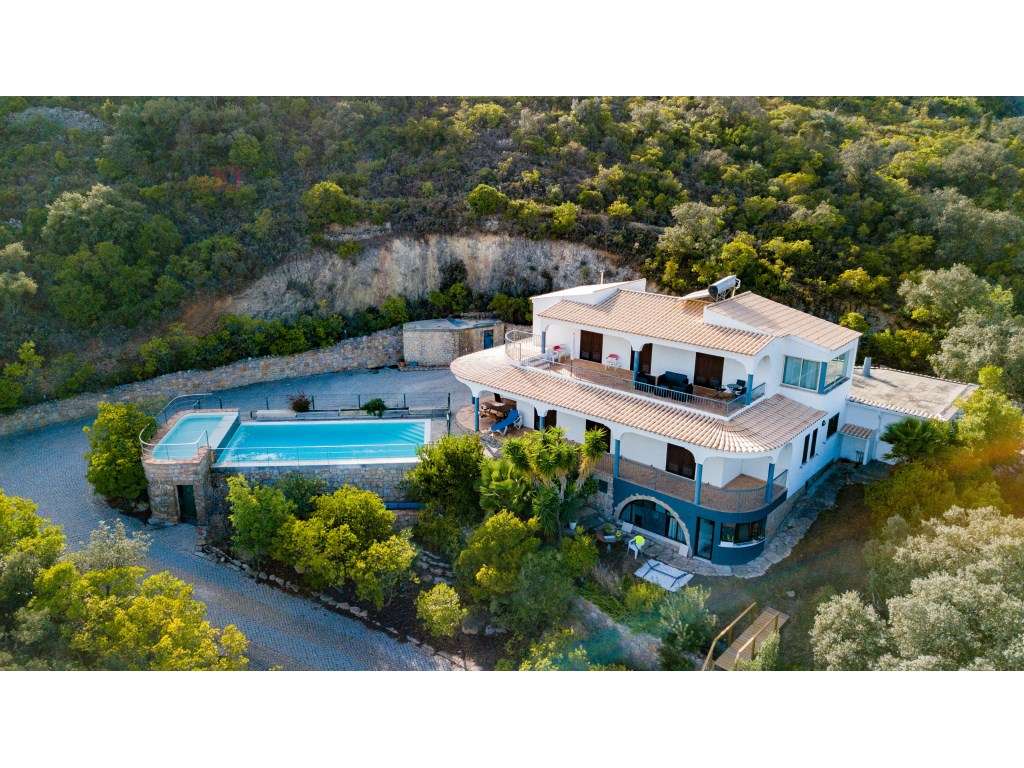 Moradia T3 com três suítes e piscina, anexo habitacional e amplo te... - Grande imagem: 2/59