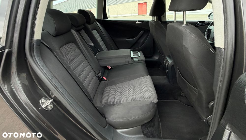 Volkswagen Passat 2.0 TDI DSG Comfortline - 25