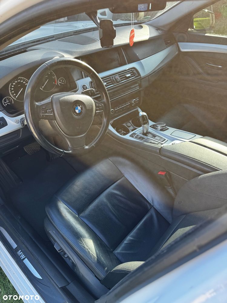 BMW Seria 5 525d xDrive - 10