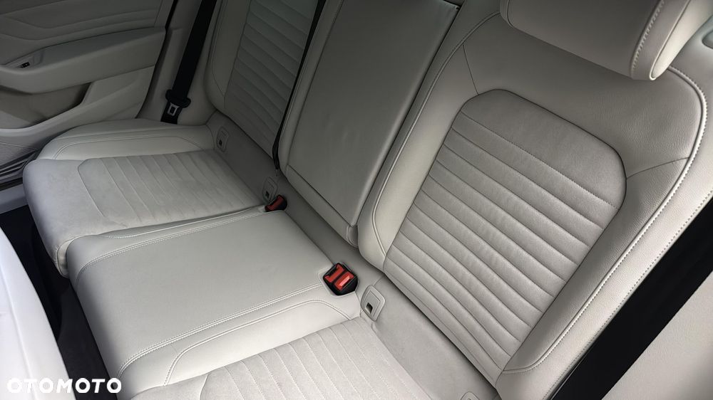 Volkswagen Passat 2.0 TDI SCR DSG Elegance - 14