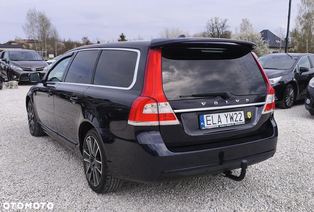 Volvo V70 D2 Momentum - 11