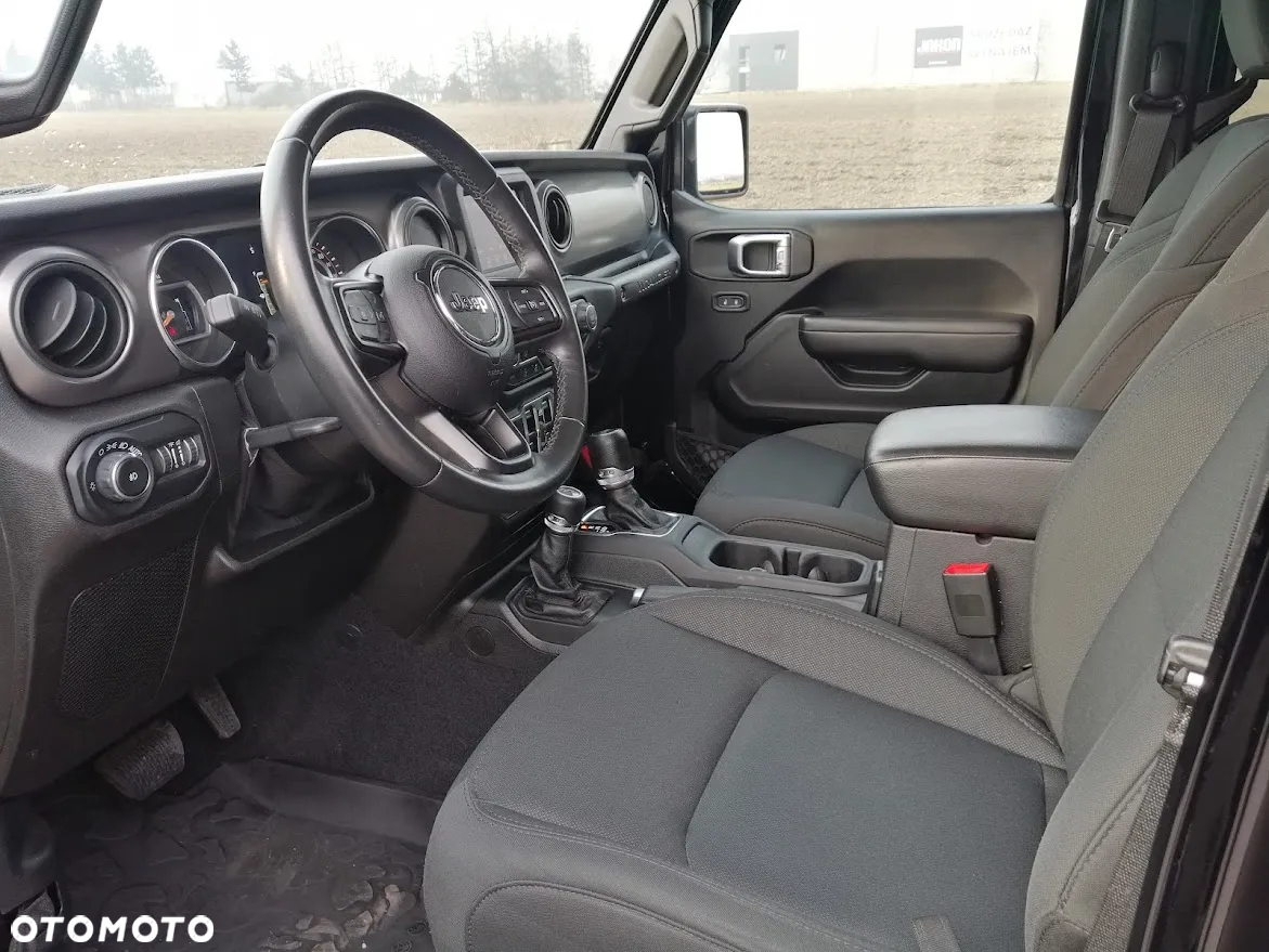 Jeep Wrangler - 8