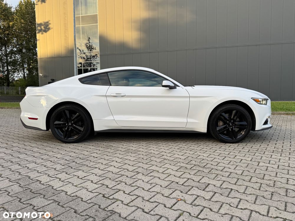 Ford Mustang 2.3 EcoBoost - 11