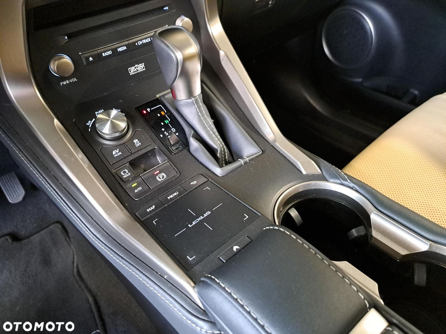 Lexus NX 300h Omotenashi AWD - 28