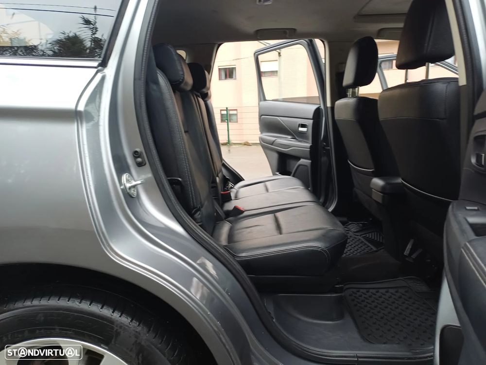 Mitsubishi Outlander 2.2 DI-D Instyle Navi 4WD - 38