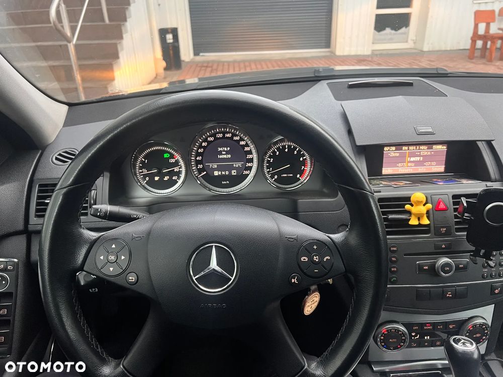 Mercedes-Benz Klasa C 180 T CGI Automatik BlueEFFICIENCY Avantgarde - 6