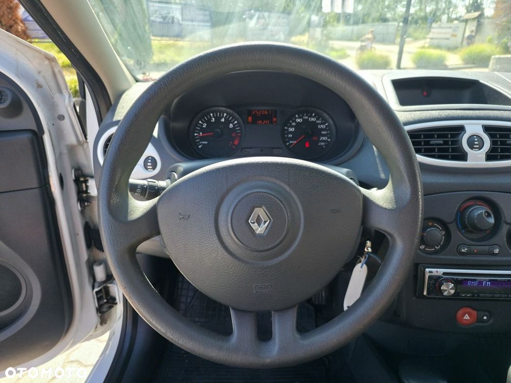 Renault Clio - 11