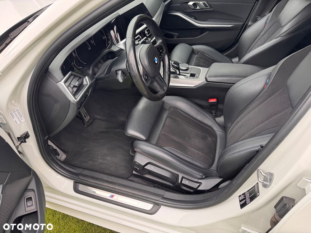 BMW Seria 3 320i M Sport - 8