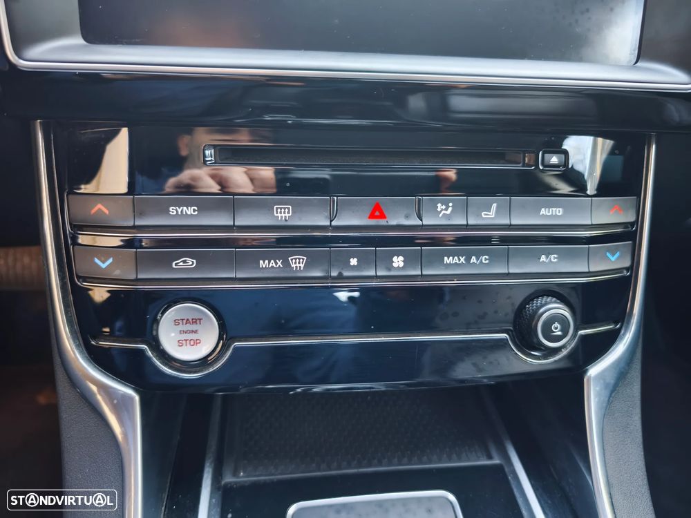 Jaguar XE 2.0 D Prestige Aut. - 31