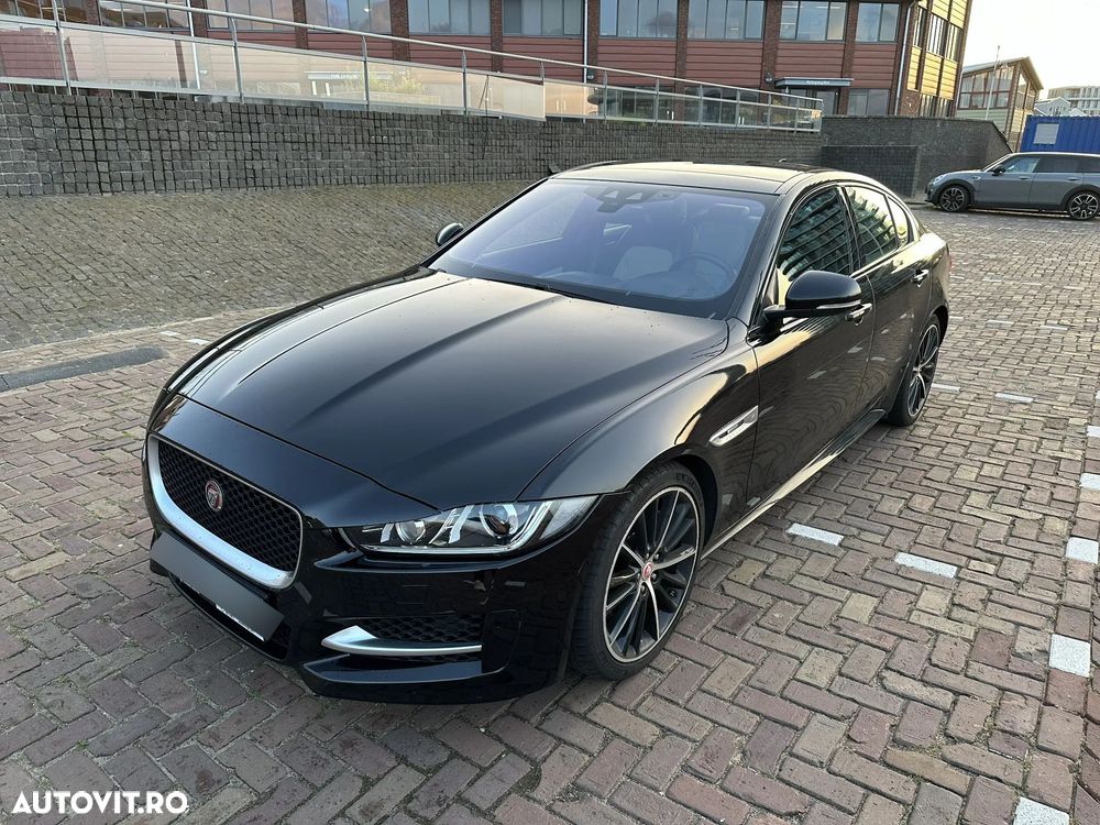 Jaguar XE 2.0 Portfolio - 13