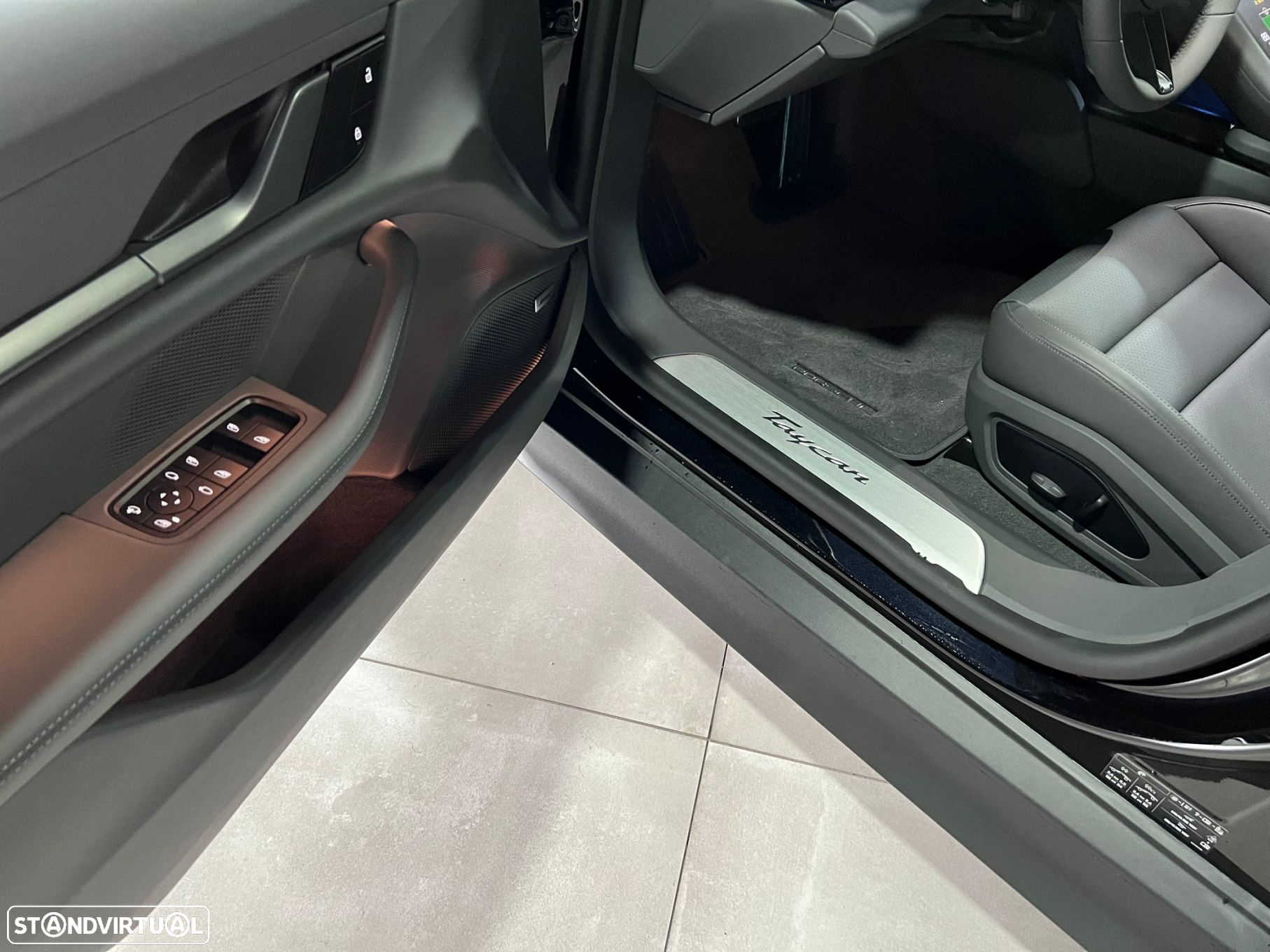 Porsche Taycan Sport Turismo - 34