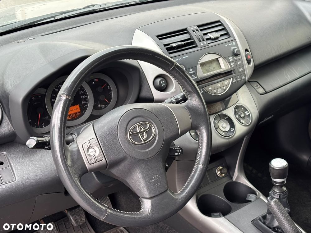 Toyota RAV4 2.2 D-4D 4x4 - 22