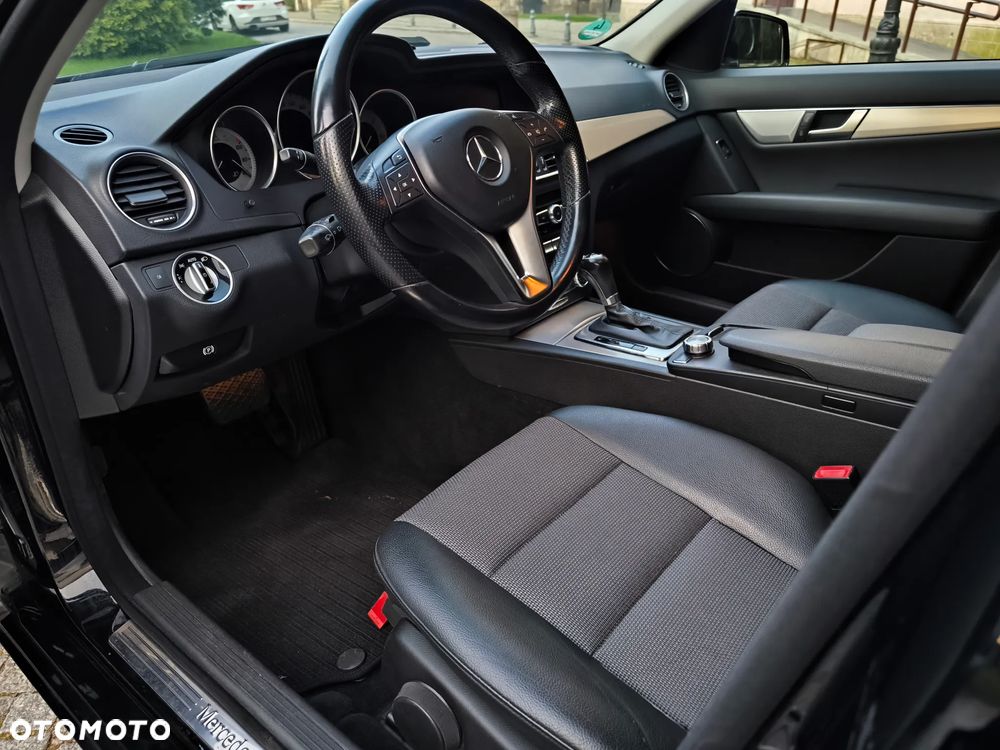Mercedes-Benz Klasa C 220 T CDI DPF (BlueEFFICIENCY) 7G-TRONIC Avantgarde - 3
