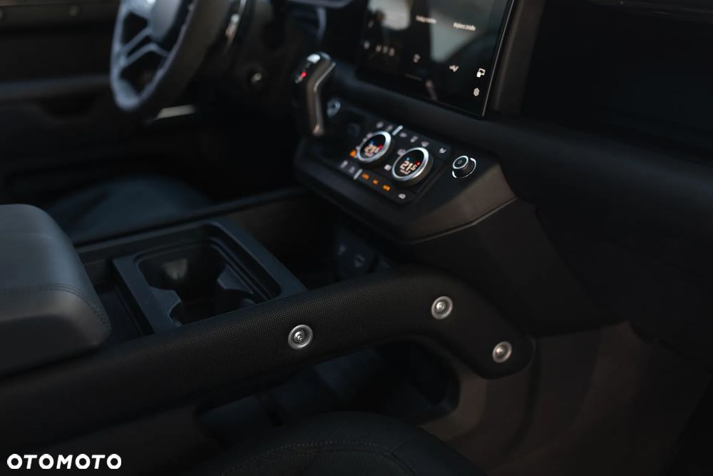 Land Rover Defender 110 5.0 P525 V8 - 26