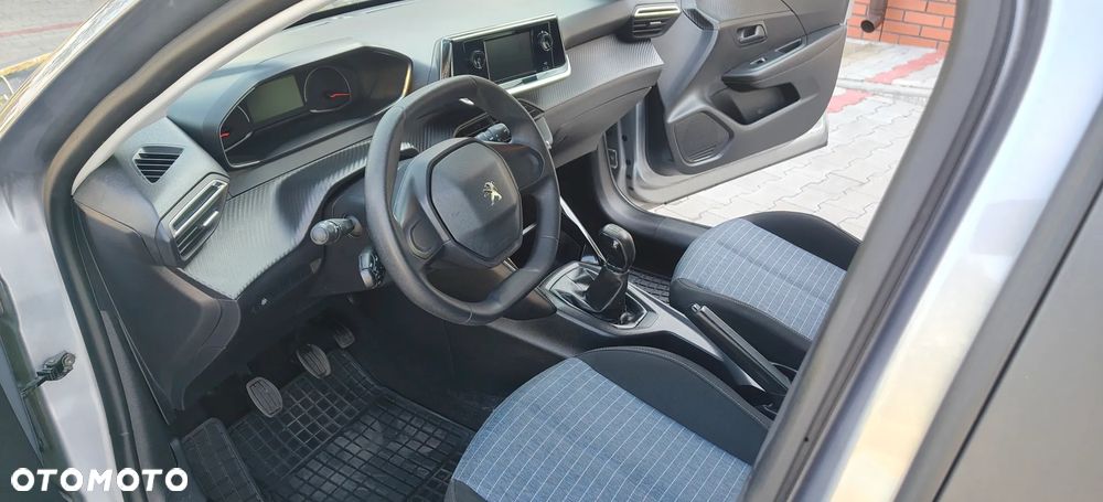 Peugeot 208 - 10