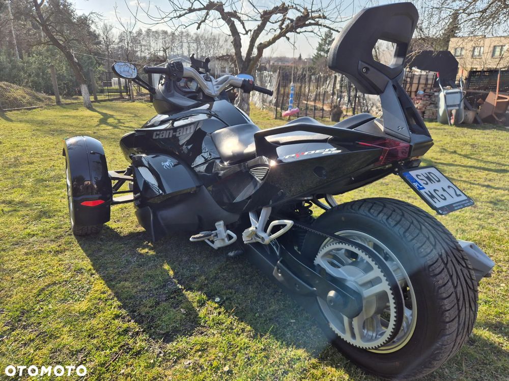 Can-Am Spyder - 11