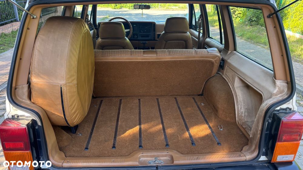 Jeep Cherokee - 18