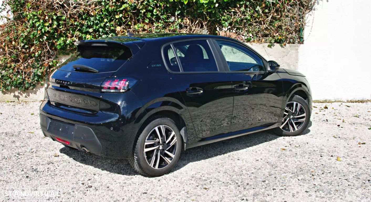 Peugeot 208 - 8