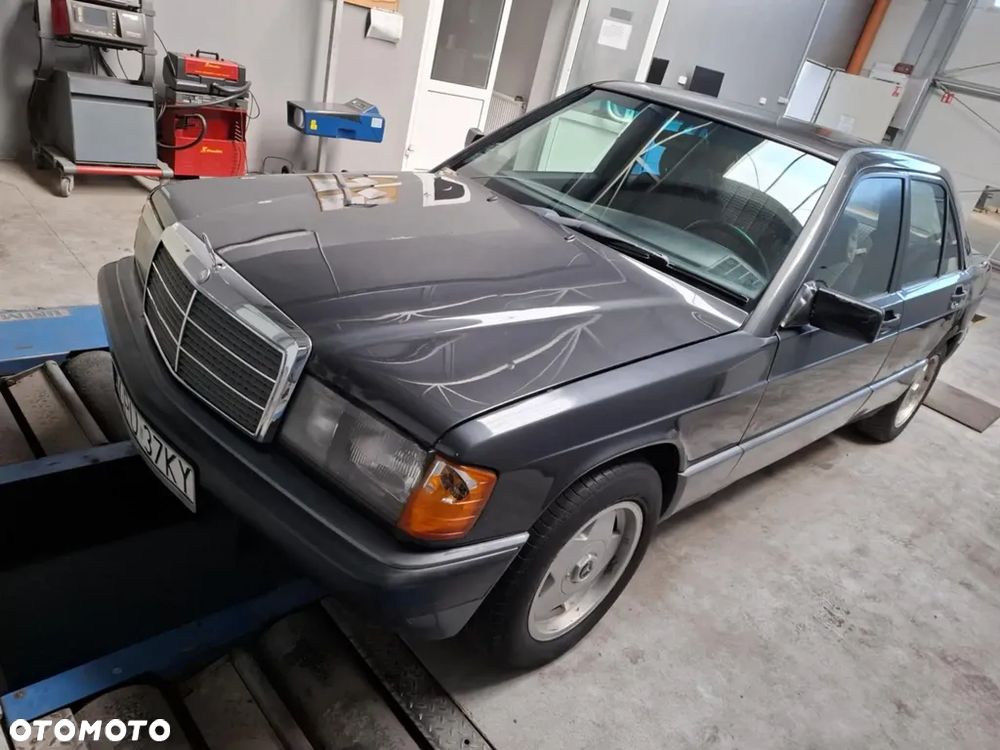 Mercedes 190 - 5
