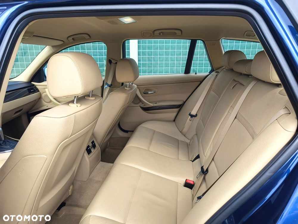 BMW Seria 3 320d xDrive DPF Touring Edition Exclusive - 26