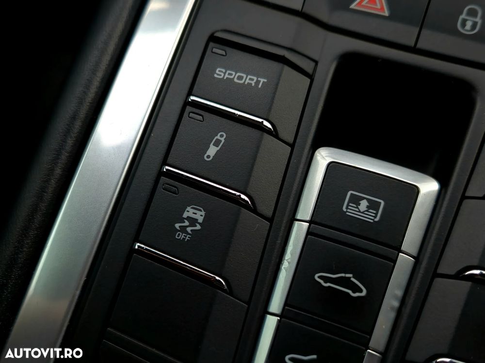 Porsche 911 Carrera 4 PDK - 9
