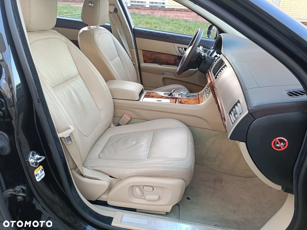 Jaguar XF 3.0 V6 Diesel Premium Luxury - 6