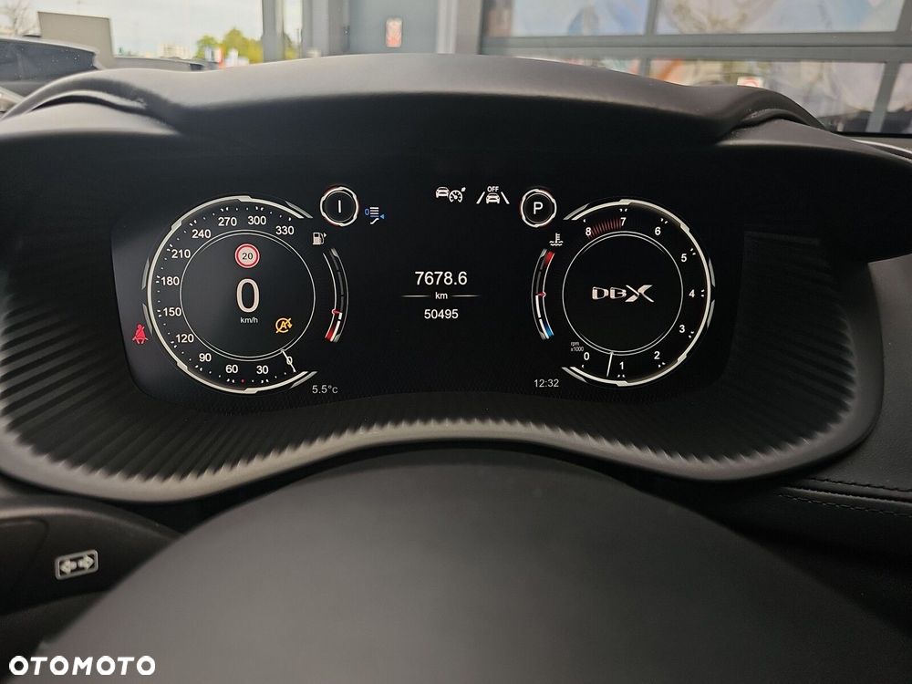 Aston Martin DBX - 28