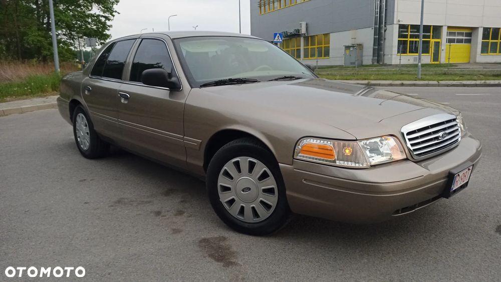 Ford Crown - 3
