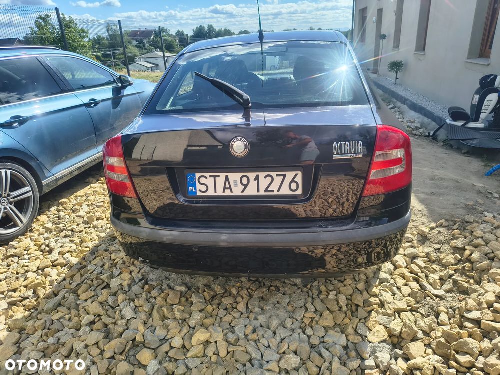 Skoda Octavia 1.6 Ambiente - 4